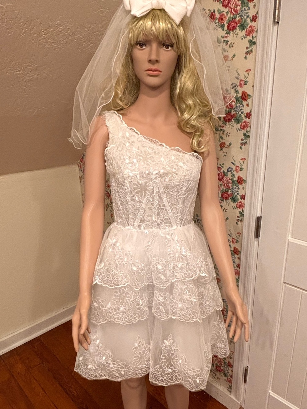 White Lace Bridal Reception Dress Size 2 Wedding After Party
